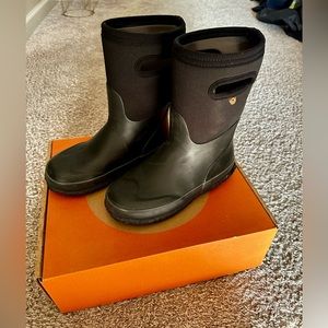 BOGS K Grasp Solid, kids size 3, waterproof, Neo-Tech insulation